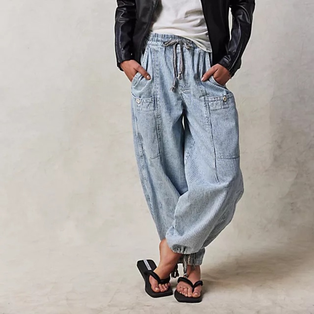 Free People We The Free Bright Eyed Low-Slung Pull-On Jeans in Sun Faded size XS